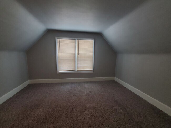 Building Photo - 2 Bedroom 1.2 bath in Moline