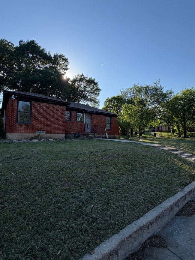 Building Photo - 1520 Glen Ave