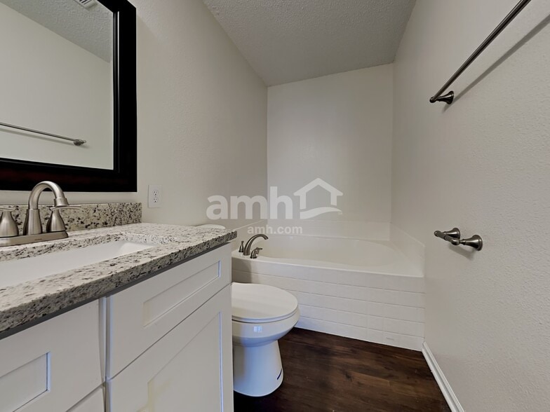 Building Photo - 15522 Dry Creek Rd