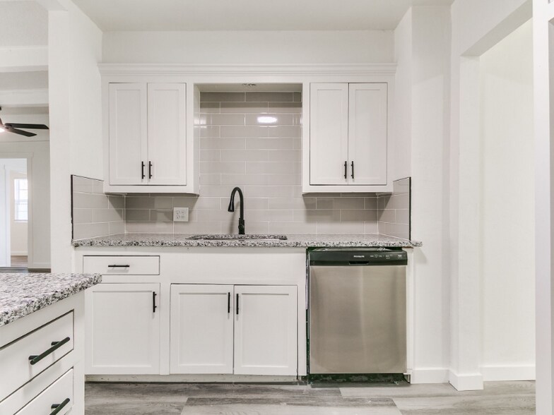 Building Photo - 1001 NW 98th St