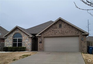 Building Photo - 3800 SW Town Vu Rd