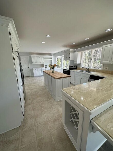 Building Photo - 194 Millbrook Farm Rd