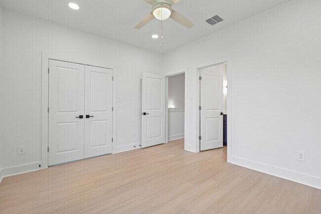 Building Photo - 3131 Greene Ave