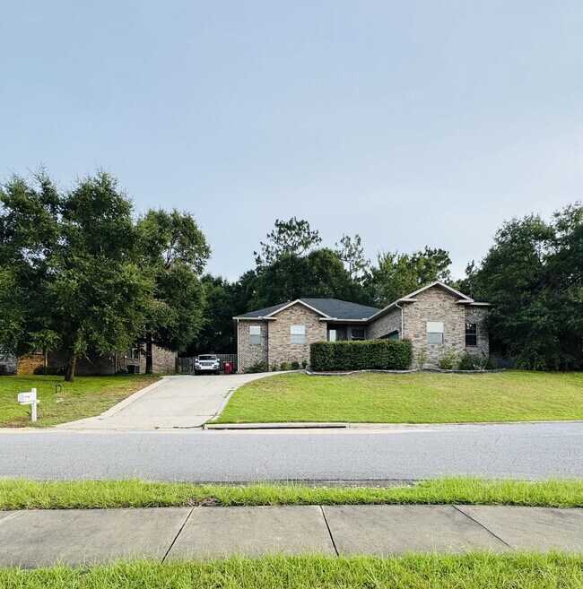 Building Photo - 603 Red Fern Rd