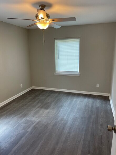 Building Photo - 9505 Sierra Dr