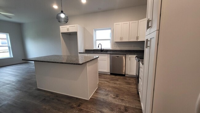 Building Photo - 36 N Swan St