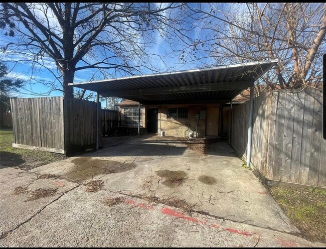 Building Photo - 15221 Buckle Ln