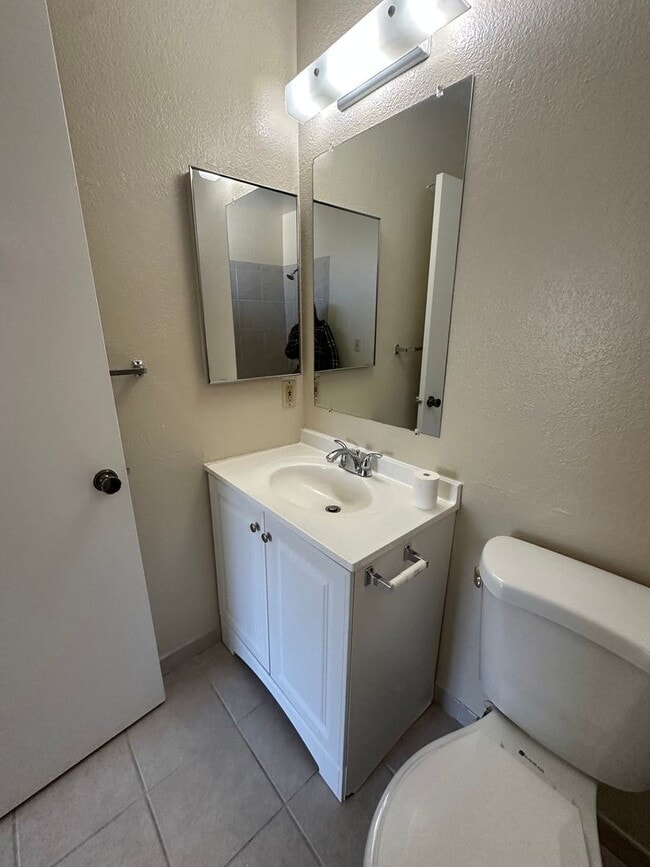 Building Photo - Beautiful & Large 2bd/ 2ba Condo