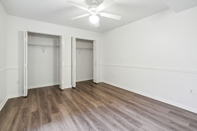 Building Photo - Townhome in Woods Edge!