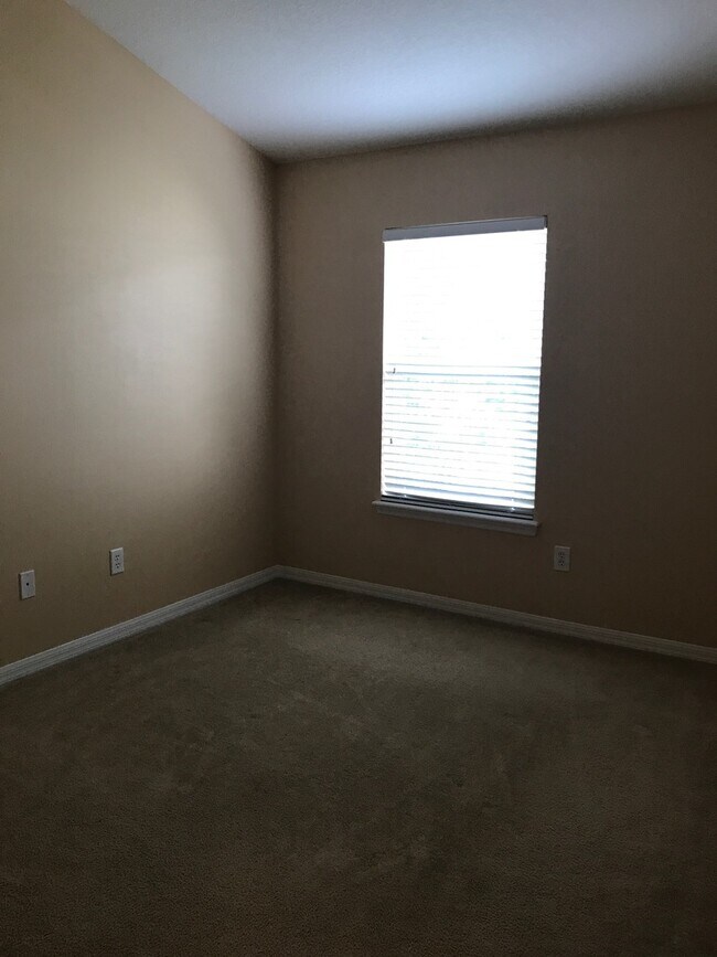 Building Photo - SANFORD: 2 Story Townhome, Falgship Park C...