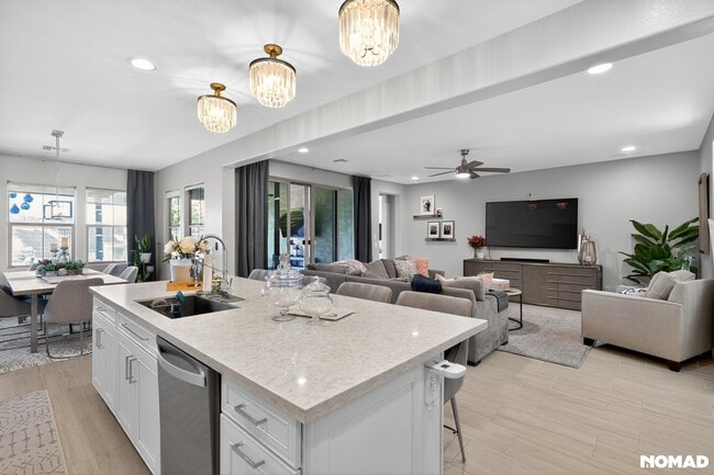 Building Photo - 4060 S Thistle Dr