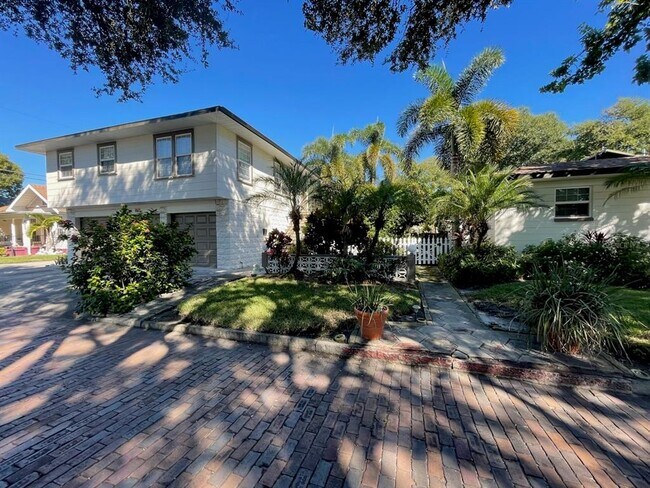 Building Photo - 1601-1611 11th St N