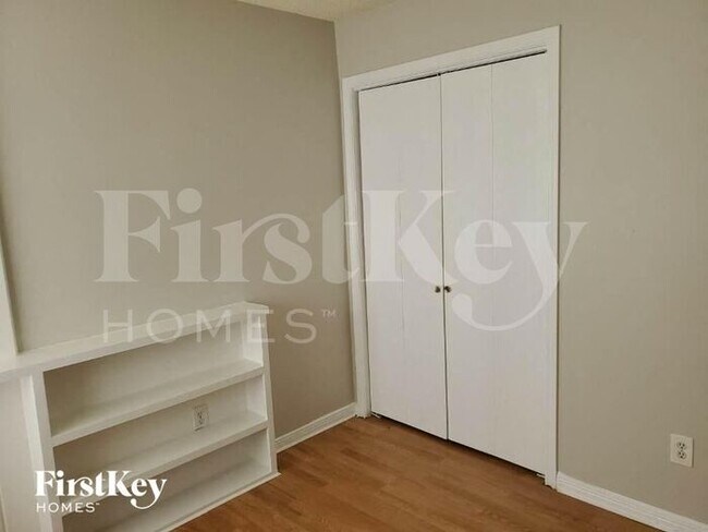 Building Photo - 8518 Pearl Lake Dr