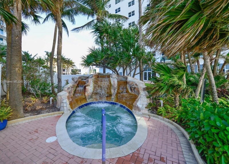 Building Photo - 3001 S Ocean Dr