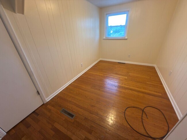 Building Photo - Christiansburg, 3 BR / 1 BA, Available for rent