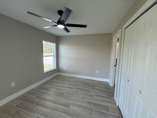 Building Photo - 2106 Nelson Rd N