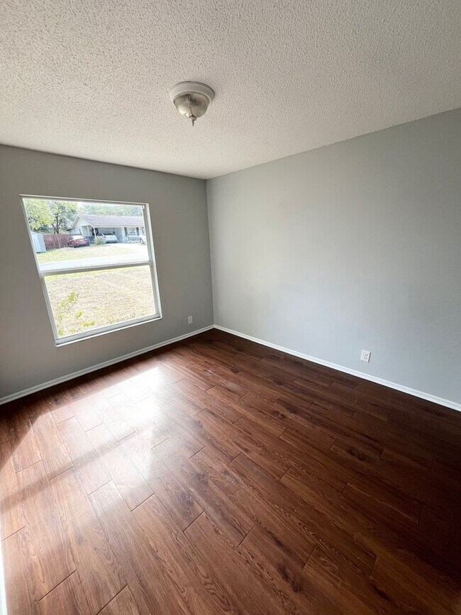 Building Photo - SPACIOUS 3BR/1.5BA w/Carport, Beautiful Wood Finish Flooring, Privacy Fenced Backyard! NO APP FEE!