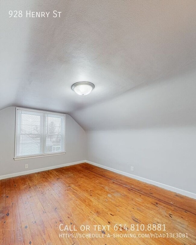 Building Photo - 928 Henry St