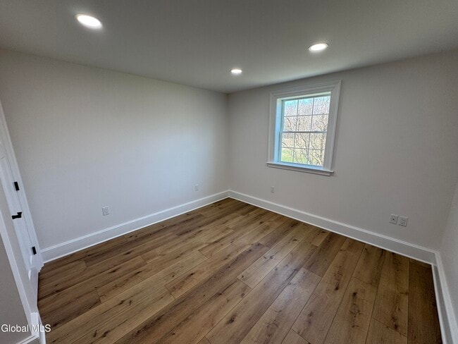 Building Photo - 675 Mac Elroy Rd