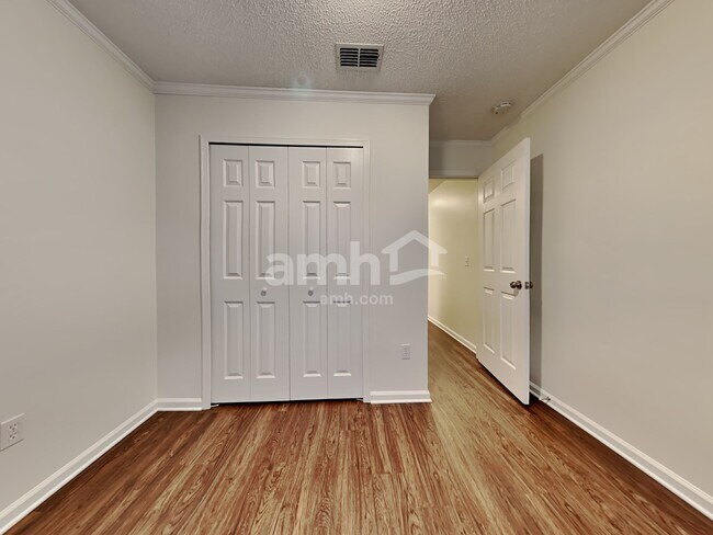 Building Photo - 279 Willow Green Dr