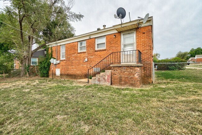 Building Photo - 2 Bed 1 Bath Duplex in MWC