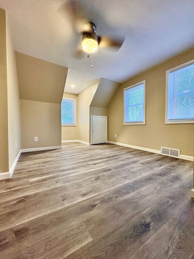 Building Photo - Updated South Bend Gem!