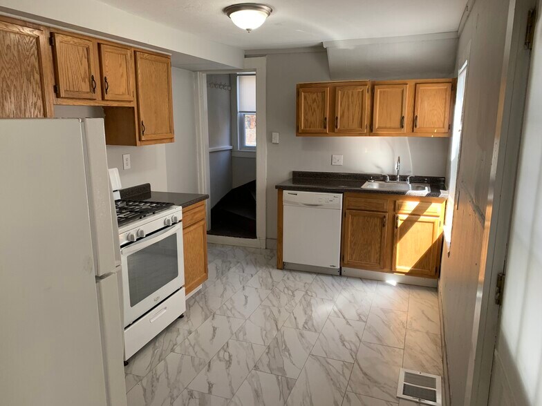 Building Photo - 22 Greylock Rd