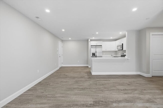 Building Photo - 204 Central St