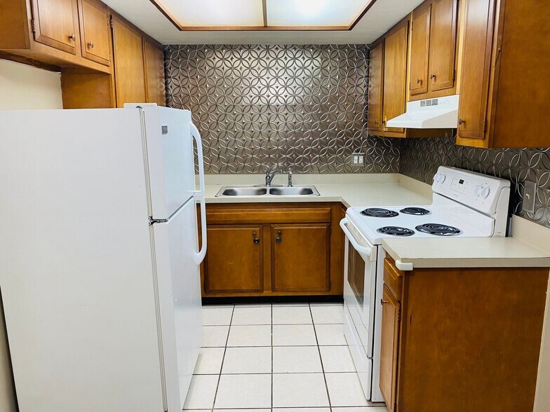 Building Photo - 805 Mitchell Ave