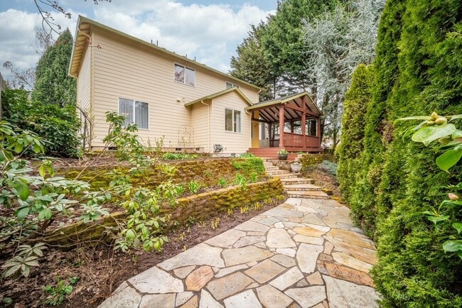 Building Photo - 16044 SE Flavel Dr