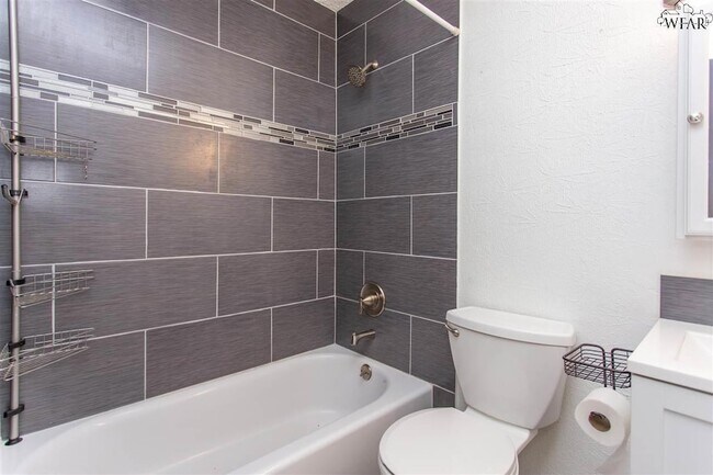 Building Photo - 5238 Kingston Dr