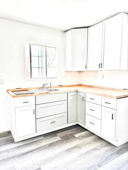 Building Photo - 525 Sycamore Pl