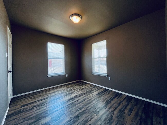 Building Photo - Cozy 3-Bedroom, 2-Bathroom Home with Garage in East Lubbock