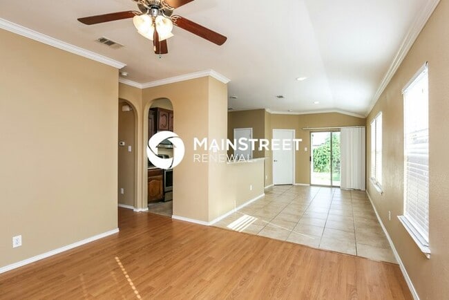 Building Photo - 3 Bedroom Pet-Friendly Home in Fort Worth,...