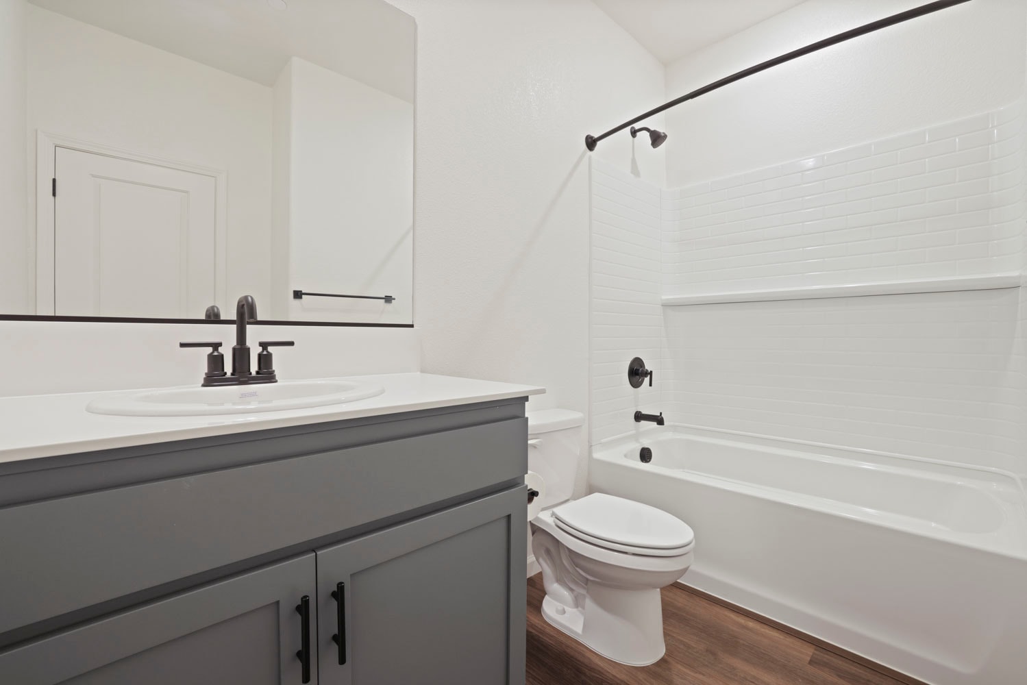 Shared Bathroom - 522 Bedfordshire Dr