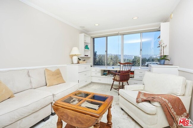 Building Photo - 865 Comstock Ave