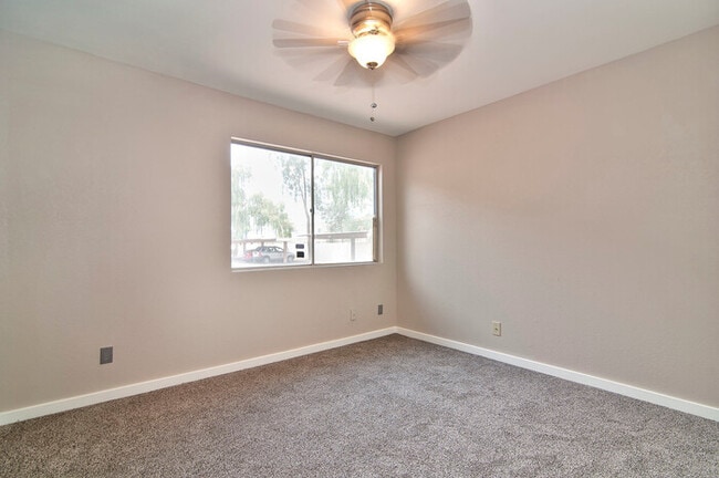 Building Photo - 616 S Hardy Dr