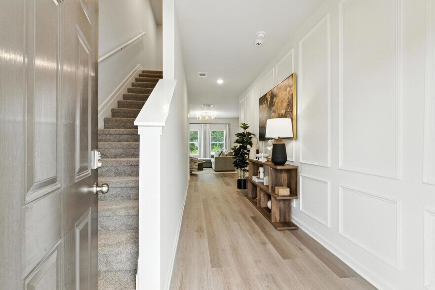 Building Photo - 611 W Vincent Dr