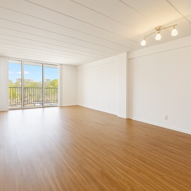 Building Photo - 5400 Memorial Dr