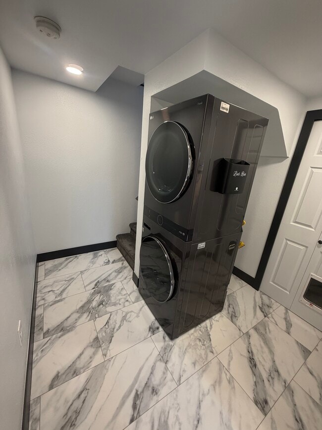 Building Photo - 6222 Alkire Ct