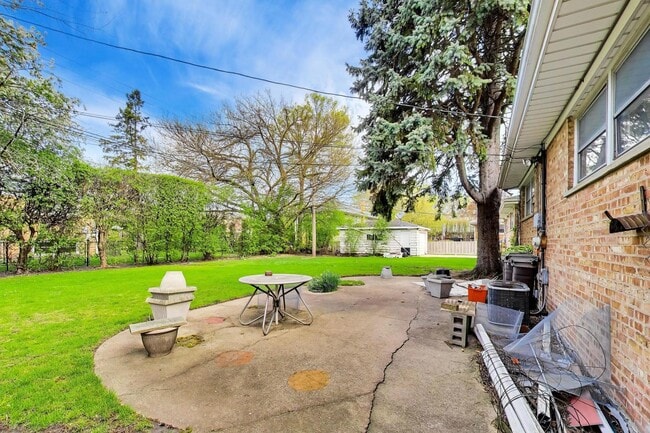 Building Photo - 8840 Keeler Ave