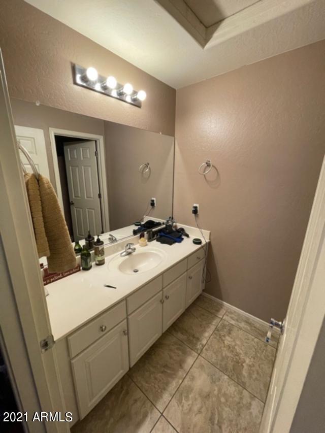 Building Photo - 2732 E Canyon Creek Dr