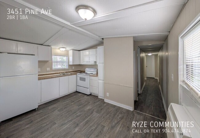 Building Photo - 3451 Pine Ave