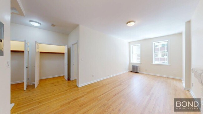 Primary Photo - 52 W 56th St