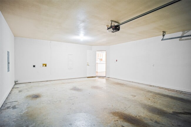 Building Photo - 2224 Shady Tree Ln