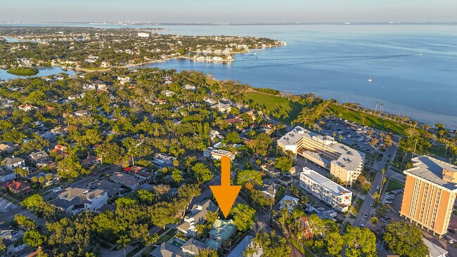 Building Photo - 1234 Beach Dr NE