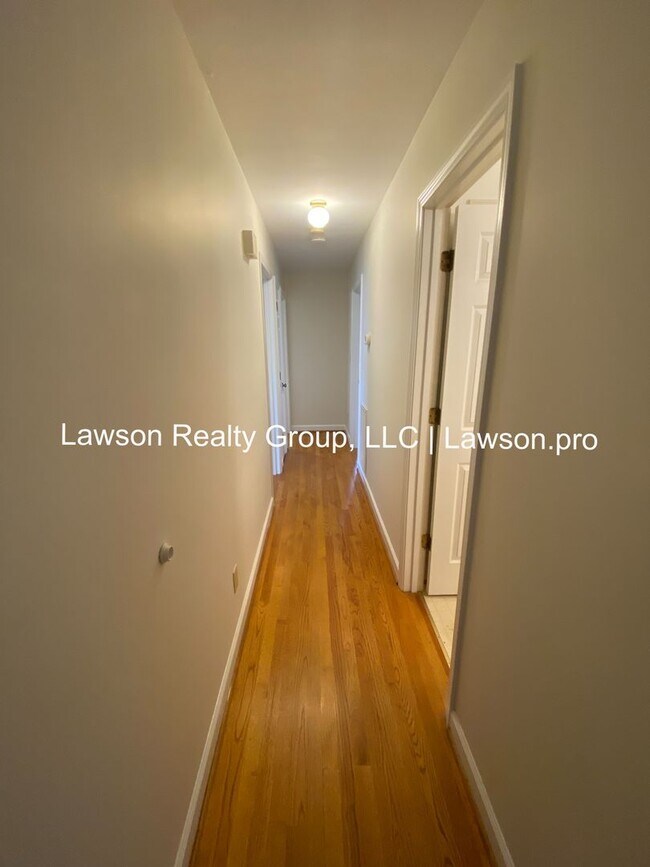 Building Photo - Spacious Hollins Four Bedroom w/ Finished Basement