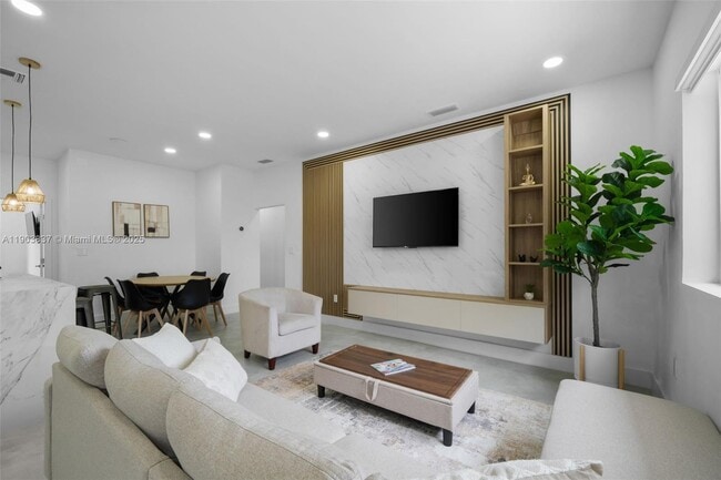 Building Photo - 4301 NW 4th St