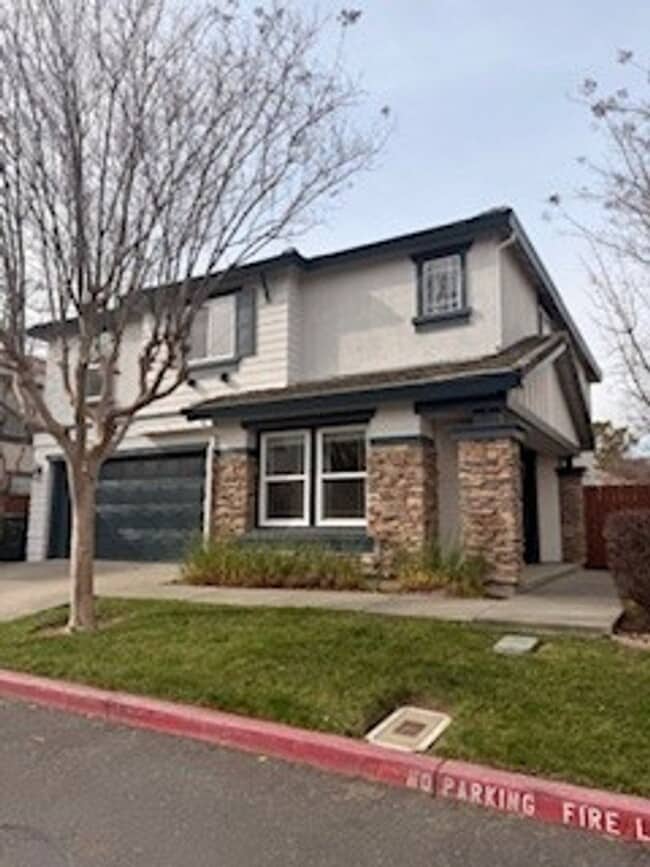 Building Photo - Stunning 4 Bed | 2.5 Bath Home – Fully Upgraded – Westgate Neighborhood