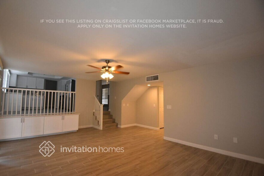 Building Photo - 7517 W Gilmore Ave